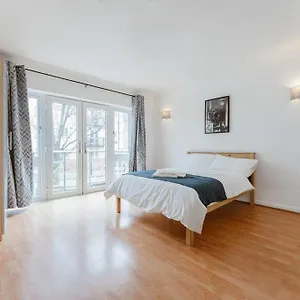  Apartamento Up To 4 People, In A Share House Next To Bridge Reino Unido